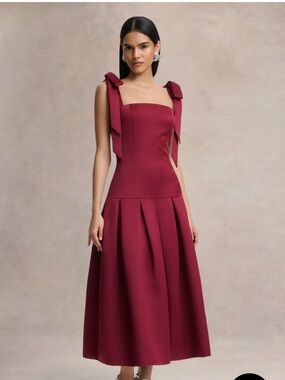 ALBERTA
Burgundy Satin Square-Neck Midi Dress With Bow Straps
